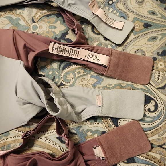 Like New! FOUR (4) Victoria's Secret THE T-SHIRT Lightly-Lined Wireless Bras - Picture 13 of 13